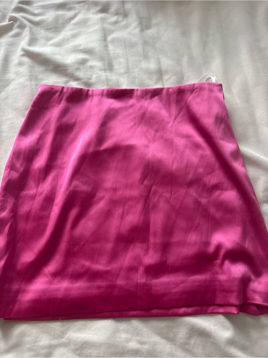 Aritzia Dresses & Skirts - Aritzia satin skirt